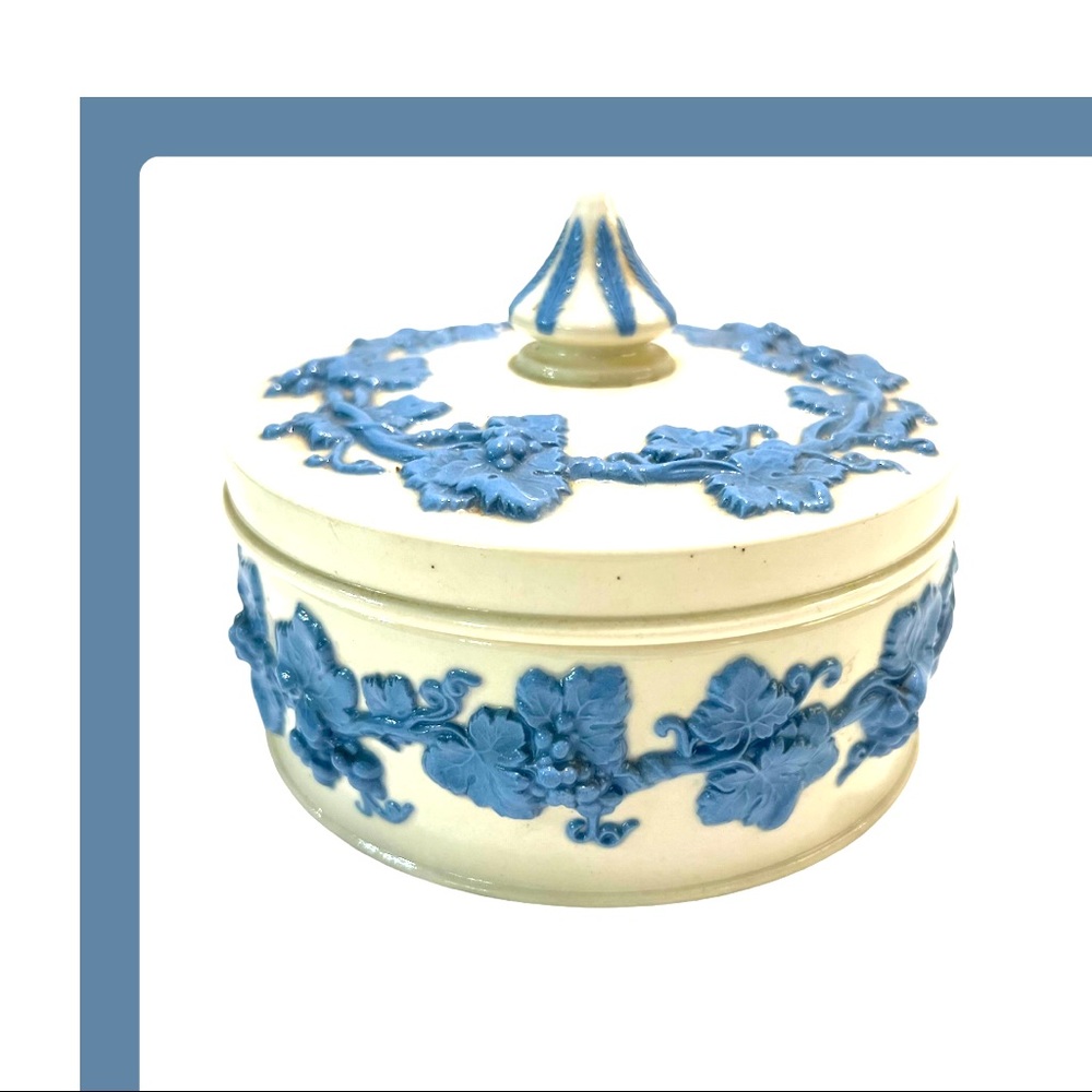 Vintage Wedgwood Covered Trinket Bowl